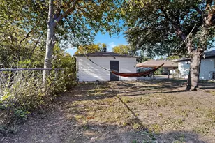 10018 Olmos Dr, Dallas, TX 75218 - Photo 33