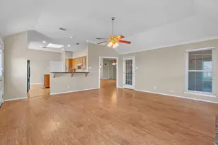 3805 Aqua Vista Ct, Granbury, TX 76049 - Photo 9