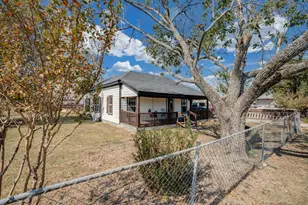 300 S Wall St, Itasca, TX 76055 - Photo 3