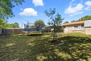 2604 Burning Tree Ln, Irving, TX 75062 - Photo 27