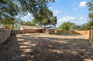 317 E Glendale St, Crowley, TX 76036 - Photo 29