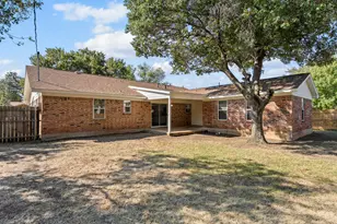 317 E Glendale St, Crowley, TX 76036 - Photo 25