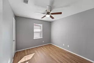 317 E Glendale St, Crowley, TX 76036 - Photo 9