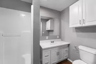 317 E Glendale St, Crowley, TX 76036 - Photo 23