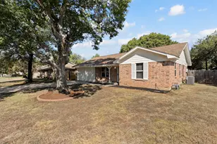 317 E Glendale St, Crowley, TX 76036 - Photo 3