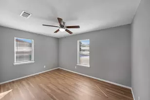 317 E Glendale St, Crowley, TX 76036 - Photo 7