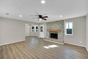 221 N Edgefield Rd, Waxahachie, TX 75165 - Photo 3