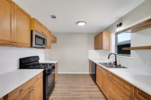 221 N Edgefield Rd, Waxahachie, TX 75165 - Photo 5