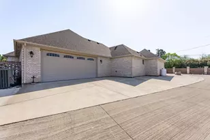 3218 Fountain Way, Granbury, TX 76049 - Photo 31