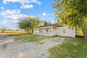 528 Elm St, Paradise, TX 76073 - Photo 3