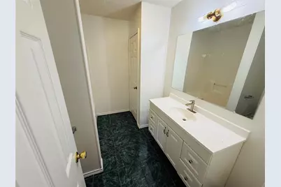 910 Van Zandt Street, Paris, TX 75460 - Photo 13