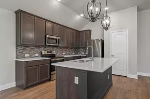 377 Hadley St, Woodway, TX 76712 - Photo 5