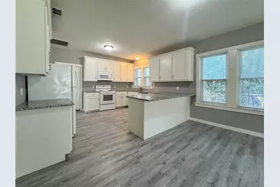 2109 N Elm Street, Denton, TX 76201 - Photo 9