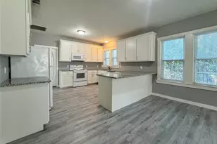 2109 N Elm St, Denton, TX 76201 - Photo 9