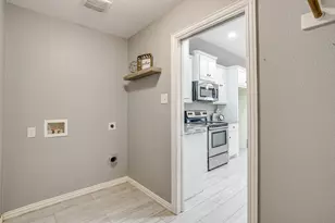 621 Daniel Dr, Burleson, TX 76028 - Photo 13