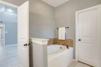 621 Daniel Drive, Burleson, TX 76028 - Photo 23