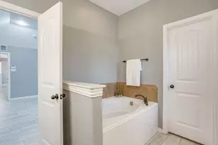 621 Daniel Dr, Burleson, TX 76028 - Photo 23