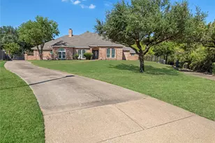 111 Creekside Ct, Kennedale, TX 76060 - Photo 1