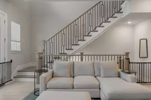 8256 Milroy Ln, Dallas, TX 75231 - Photo 23