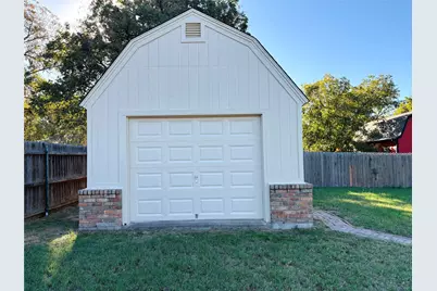 1300 3rd Street, Granbury, TX 76048 - Photo 3