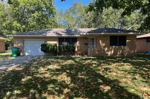 1711 Harris St, Gainesville, TX 76240 - Photo 1