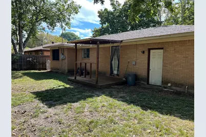 1711 Harris Street, Gainesville, TX 76240 - Photo 3