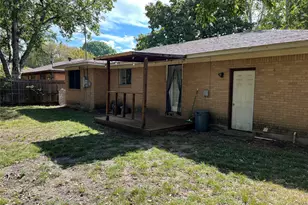 1711 Harris St, Gainesville, TX 76240 - Photo 3