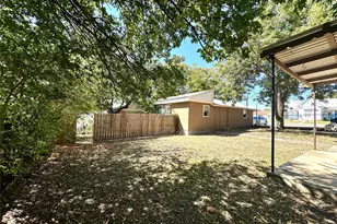 1211 Hutchings St, Goldthwaite, TX 76844 - Photo 21