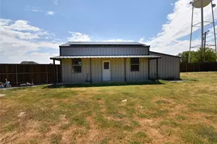 700 Arapaho Dr, Tioga, TX 76271 - Photo 31