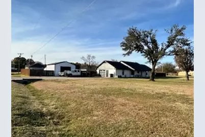 700 Arapaho Drive, Tioga, TX 76271 - Photo 3