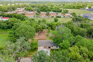 201 S Coulston St, Granbury, TX 76048 - Photo 27