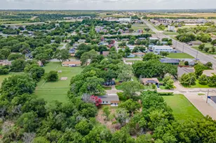 201 S Coulston St, Granbury, TX 76048 - Photo 25