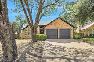 823 Shady Brook Ln, Cedar Hill, TX 75104 - Photo 1