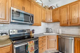 1006 Teresa Ct, Granbury, TX 76048 - Photo 9