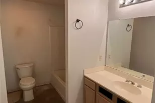 105 E Foggle St, Athens, TX 75751 - Photo 11