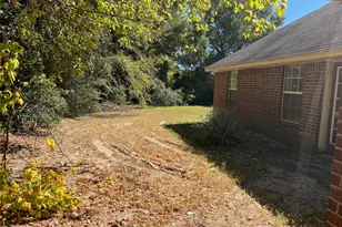 105 E Foggle St, Athens, TX 75751 - Photo 7