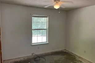 105 E Foggle St, Athens, TX 75751 - Photo 19