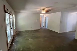 105 E Foggle St, Athens, TX 75751 - Photo 15