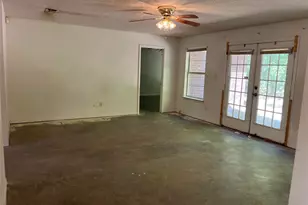 105 E Foggle St, Athens, TX 75751 - Photo 17