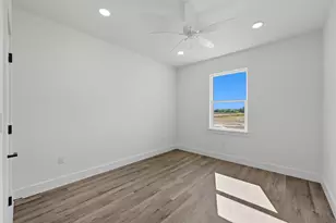 104 Cardinal Woods Ct, Granbury, TX 76049 - Photo 11