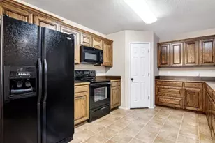 617 Bretts Way, Burleson, TX 76028 - Photo 7