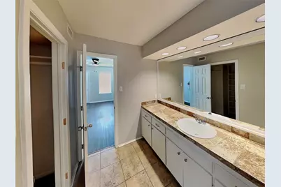 2201 Park Hill Drive, Fort Worth, TX 76110 - Photo 11