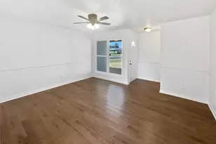 922 Laguna Dr, Garland, TX 75043 - Photo 9