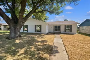 922 Laguna Dr, Garland, TX 75043 - Photo 1