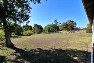 710 E Burleson Ave, Mart, TX 76664 - Photo 9