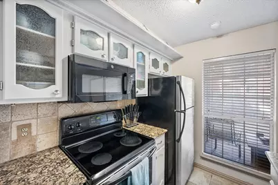 1420 Meadowood Village Drive, Fort Worth, TX 76120 - Photo 9