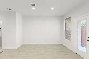 6945 Mustang Isle Dr, Dallas, TX 75228 - Photo 11