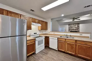 224 Valley Spring Dr, Arlington, TX 76018 - Photo 3