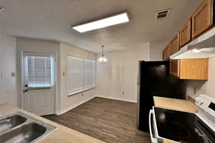 224 Valley Spring Dr, Arlington, TX 76018 - Photo 9