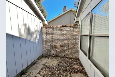 224 Valley Spring Drive, Arlington, TX 76018 - Photo 19